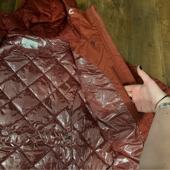 Columbia Women’s Winter Jacket - Picture 5 of 8